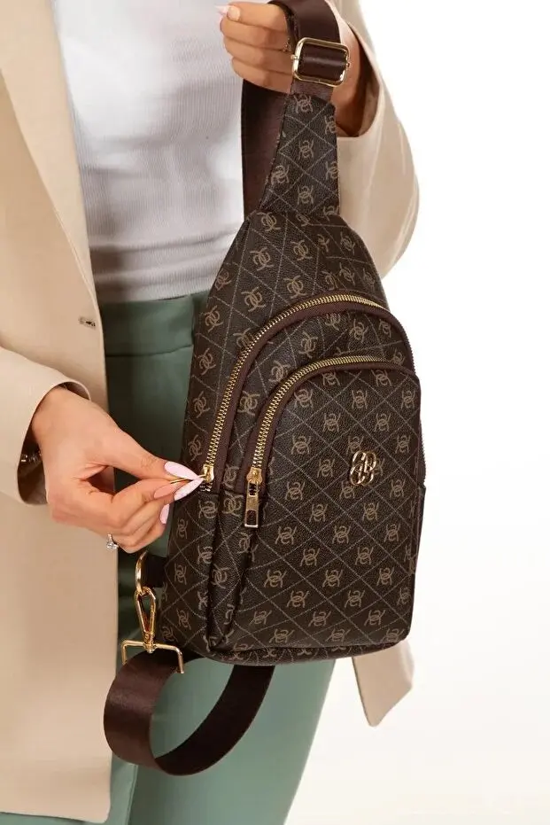 Geantă de Piele Maro pentru Femei cu Monogramă - Geantă Crossbody, de Piept și Umăr - imagine 4
